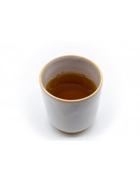 Le houjicha JIRO est un thé vert torréfié.